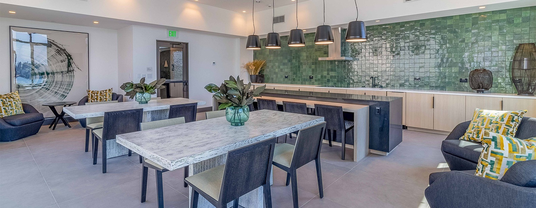 leasing lounge with tables and chairs